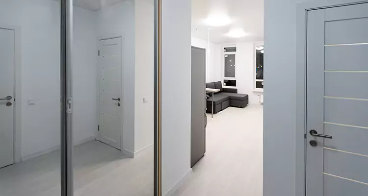 Modern Mirrored Closet Doors Repair in Sunny Isles Beach, FL